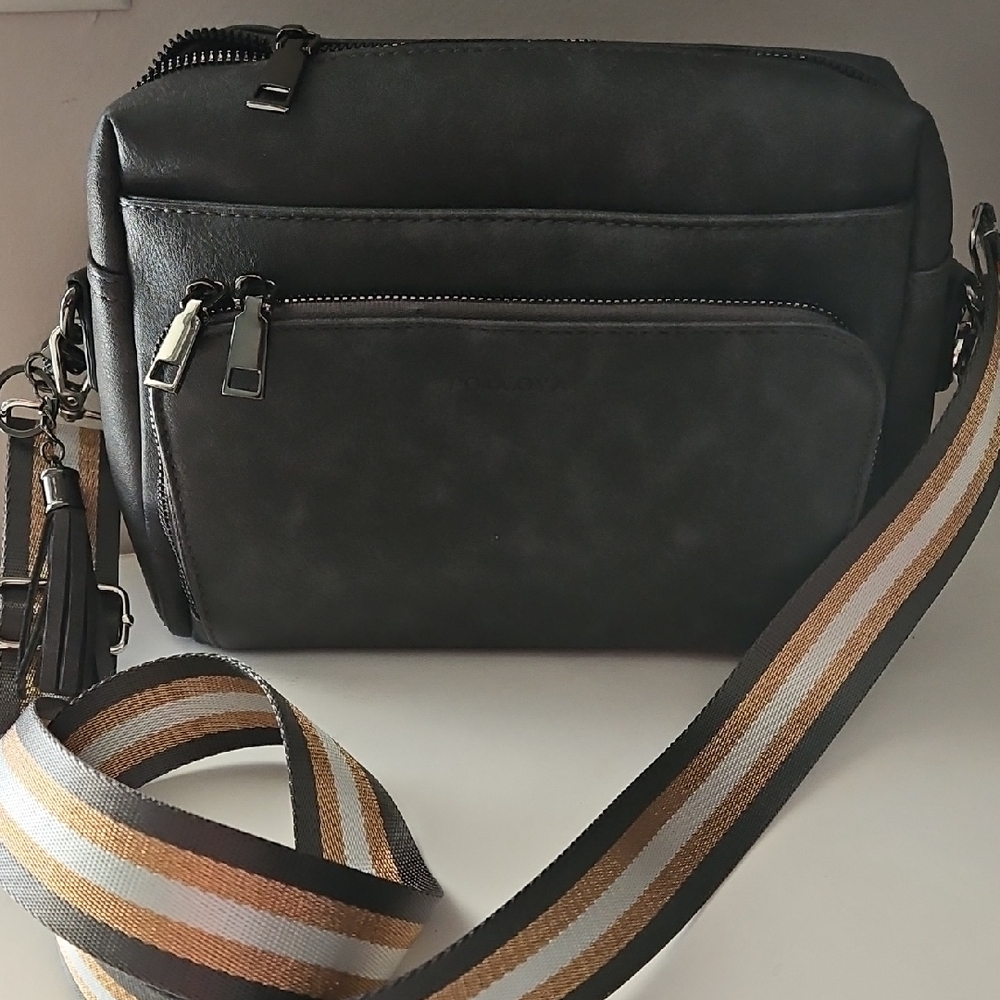 POIUGOYA GRAY FAUX LEATHER CROSSBODY BAG